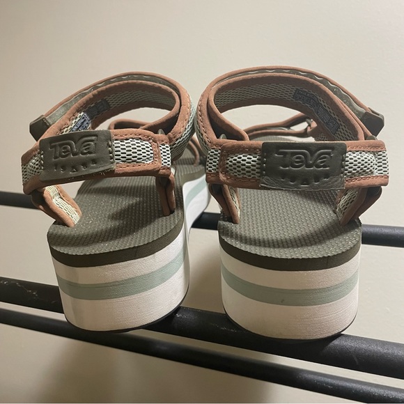 Teva’s ✨ - Picture 4 of 4